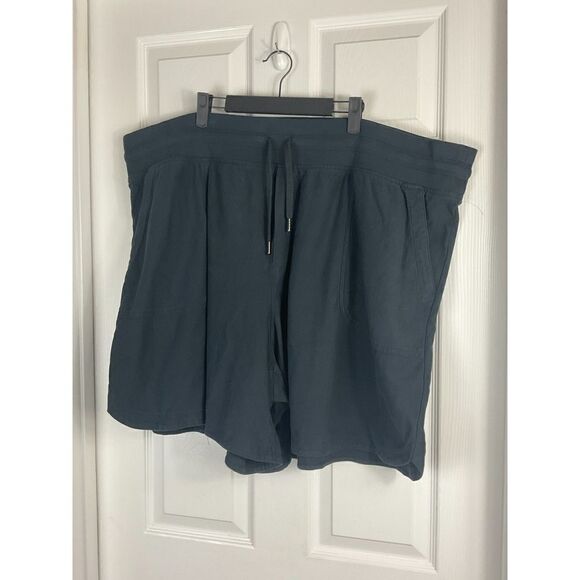 Athleta Farallon Midi Short Size 3X Black 7 Inch Inseam Casual Comfort Plus Sz N - Picture 3 of 12